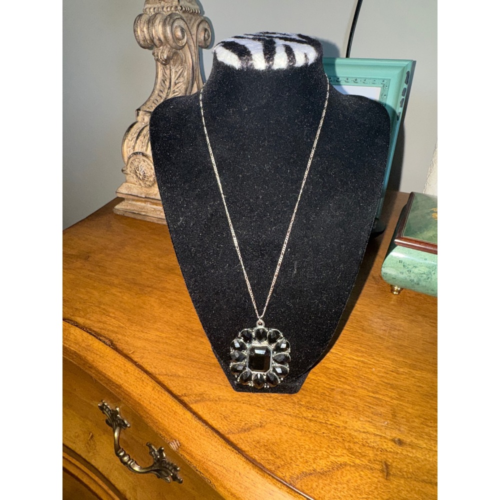 White House Black Market Black Stone Statement Pendant Necklace Silver Tone‎